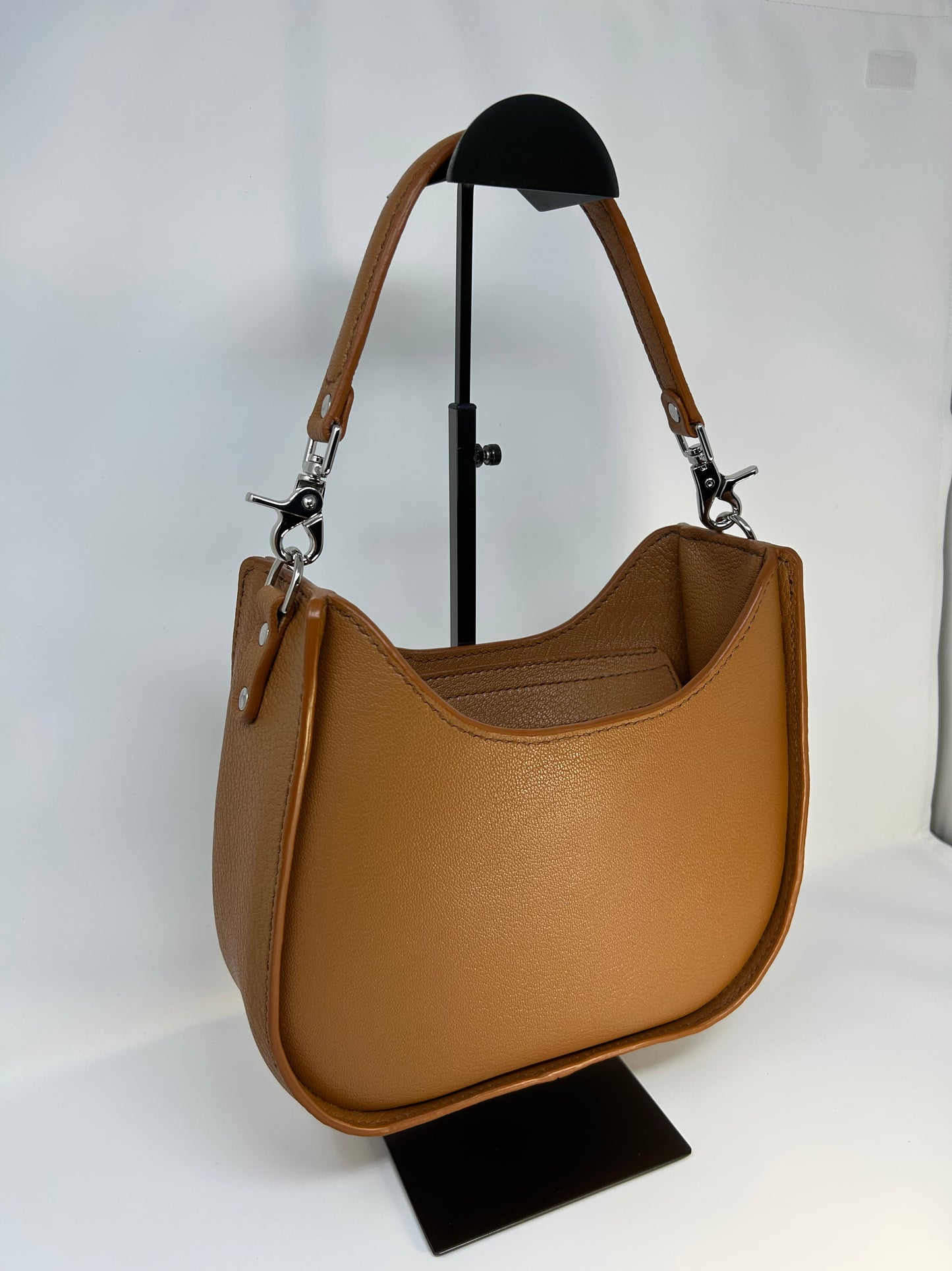 Carson Shoulder Bag in Camel